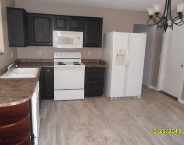11509 W Charter Oak Road - Photo Thumbnail 3