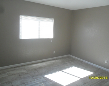 11509 W Charter Oak Road - Photo Thumbnail 4