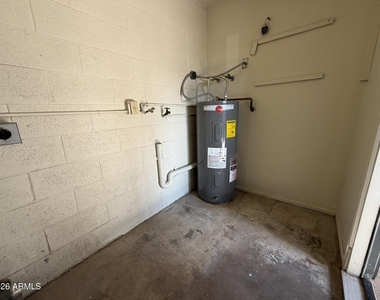5910 W Golden Lane - Photo Thumbnail 17