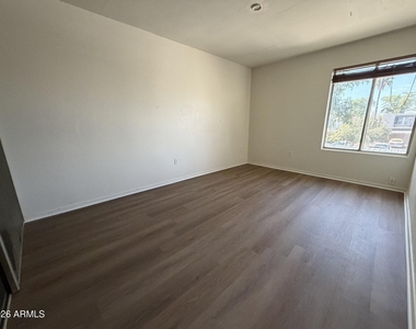 5910 W Golden Lane - Photo Thumbnail 13