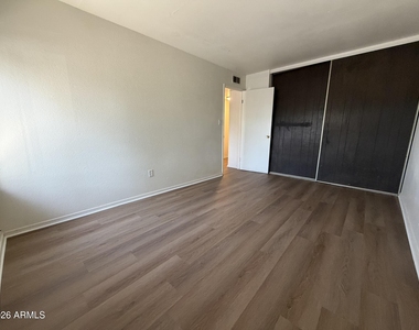 5910 W Golden Lane - Photo Thumbnail 14