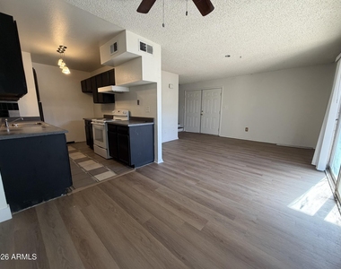 5910 W Golden Lane - Photo Thumbnail 4