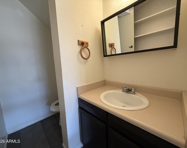 5910 W Golden Lane - Photo Thumbnail 7