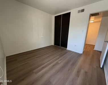 5910 W Golden Lane - Photo Thumbnail 12