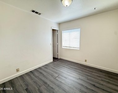 10225 W Windsor Boulevard - Photo Thumbnail 12