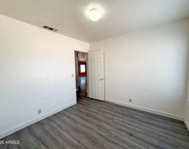 10225 W Windsor Boulevard - Photo Thumbnail 14