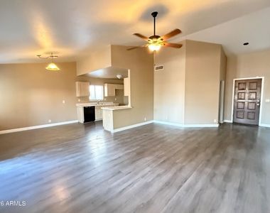 10225 W Windsor Boulevard - Photo Thumbnail 3