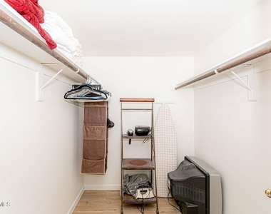 5124 N 31st Place - Photo Thumbnail 13
