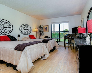 5124 N 31st Place - Photo Thumbnail 5