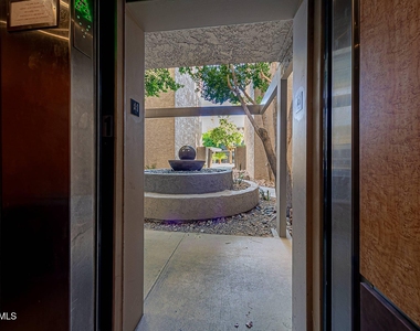 5124 N 31st Place - Photo Thumbnail 10