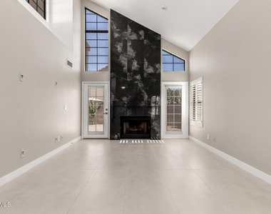9635 E Sutton Drive - Photo Thumbnail 11