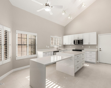 9635 E Sutton Drive - Photo Thumbnail 13