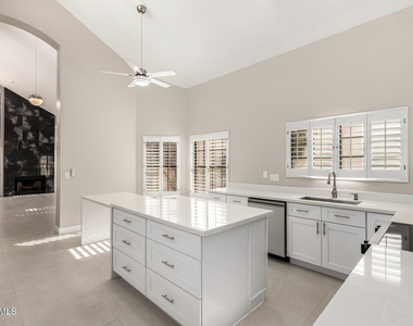 9635 E Sutton Drive - Photo Thumbnail 16