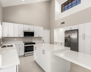 9635 E Sutton Drive - Photo Thumbnail 14