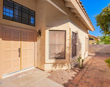 9635 E Sutton Drive - Photo Thumbnail 6