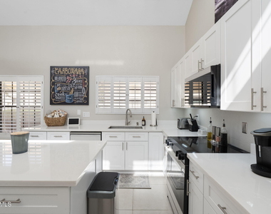 9635 E Sutton Drive - Photo Thumbnail 40