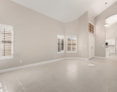 9635 E Sutton Drive - Photo Thumbnail 10