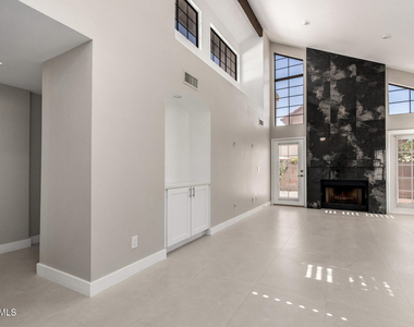 9635 E Sutton Drive - Photo Thumbnail 8