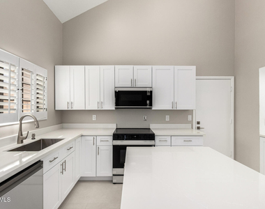 9635 E Sutton Drive - Photo Thumbnail 15