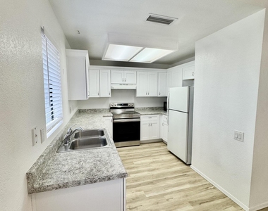 2035 S Elm Street - Photo Thumbnail 1