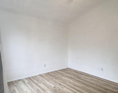 2035 S Elm Street - Photo Thumbnail 13