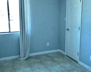2638 N 71st Place - Photo Thumbnail 9