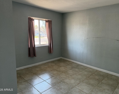 2638 N 71st Place - Photo Thumbnail 7