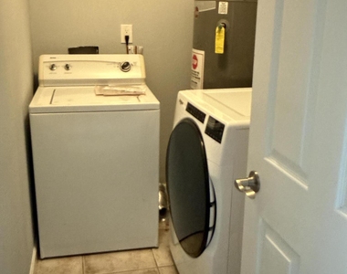 2638 N 71st Place - Photo Thumbnail 6