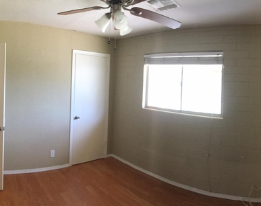 7447 W Becker Lane - Photo Thumbnail 3