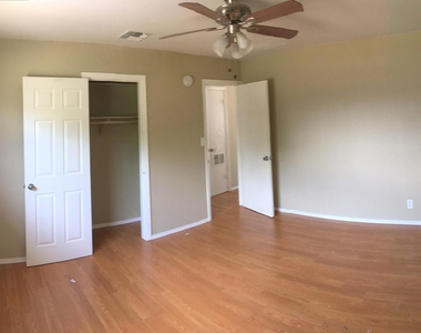 7447 W Becker Lane - Photo Thumbnail 4