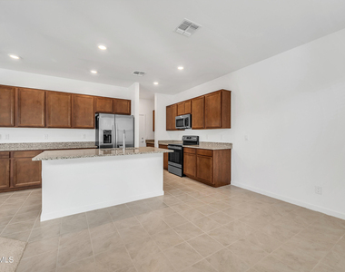 9850 E Tamery Avenue - Photo Thumbnail 4