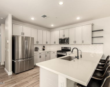 2470 N Heritage Street - Photo Thumbnail 4