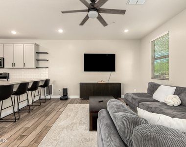 2470 N Heritage Street - Photo Thumbnail 7