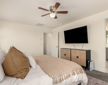 2470 N Heritage Street - Photo Thumbnail 12