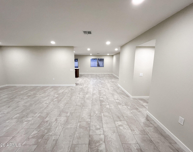 20210 N 124th Drive - Photo Thumbnail 4