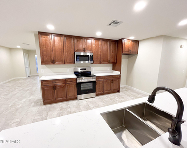 20210 N 124th Drive - Photo Thumbnail 7