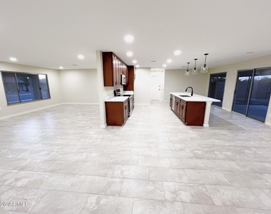 20210 N 124th Drive - Photo Thumbnail 5