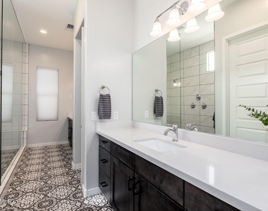 1555 E Ocotillo Road - Photo Thumbnail 15