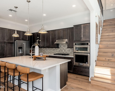 1555 E Ocotillo Road - Photo Thumbnail 4