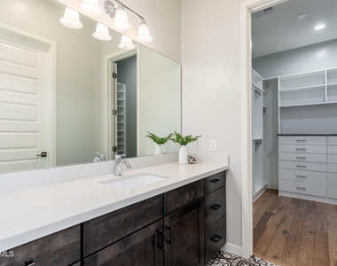 1555 E Ocotillo Road - Photo Thumbnail 17