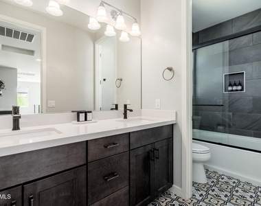1555 E Ocotillo Road - Photo Thumbnail 23
