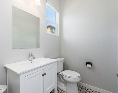 1555 E Ocotillo Road - Photo Thumbnail 6