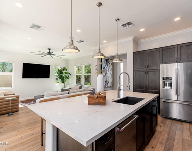 1555 E Ocotillo Road - Photo Thumbnail 7