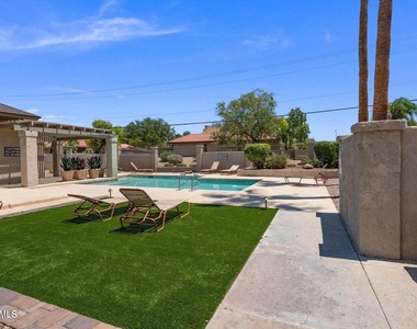 1224 N 85th Place - Photo Thumbnail 15