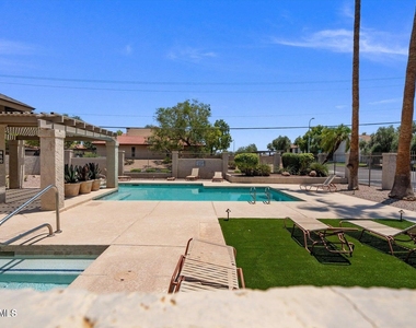 1224 N 85th Place - Photo Thumbnail 17