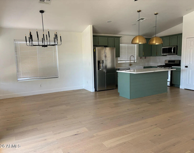 12735 W Verde Lane - Photo Thumbnail 4