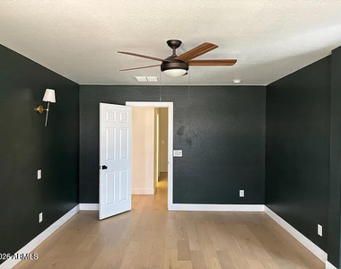 12735 W Verde Lane - Photo Thumbnail 8