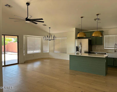 12735 W Verde Lane - Photo Thumbnail 5