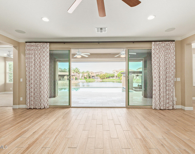 4322 S Gardenia Drive - Photo Thumbnail 8