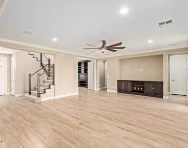 4322 S Gardenia Drive - Photo Thumbnail 6